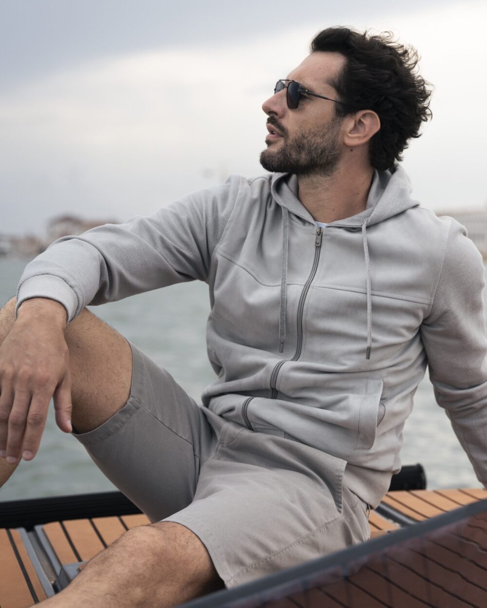 TRENDY BERMUDA PANTS IN STRETCH COTTON WITH EARTH-BASED DYED FINISH