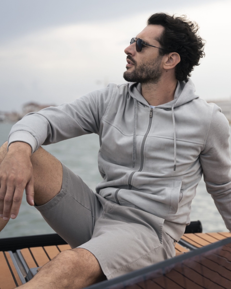 TRENDY BERMUDA PANTS IN STRETCH COTTON WITH EARTH-BASED DYED FINISH