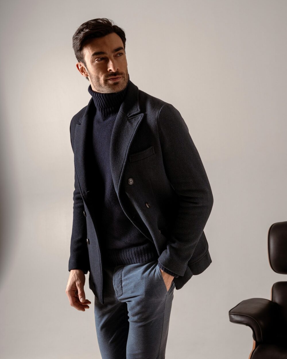 ELEGANT PEACOAT IN FELTED WOOL BLEND
