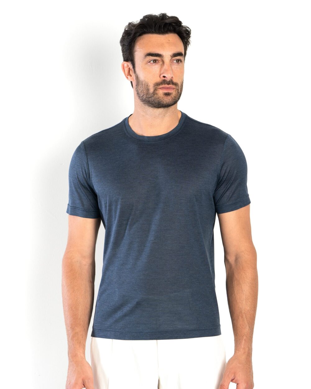 ELEGANT T-SHIRT IN ULTRA-LIGHT PURE SILK