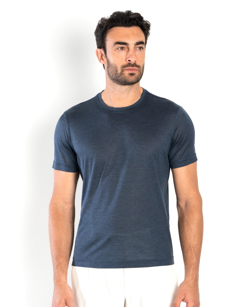 ELEGANT T-SHIRT IN ULTRA-LIGHT PURE SILK